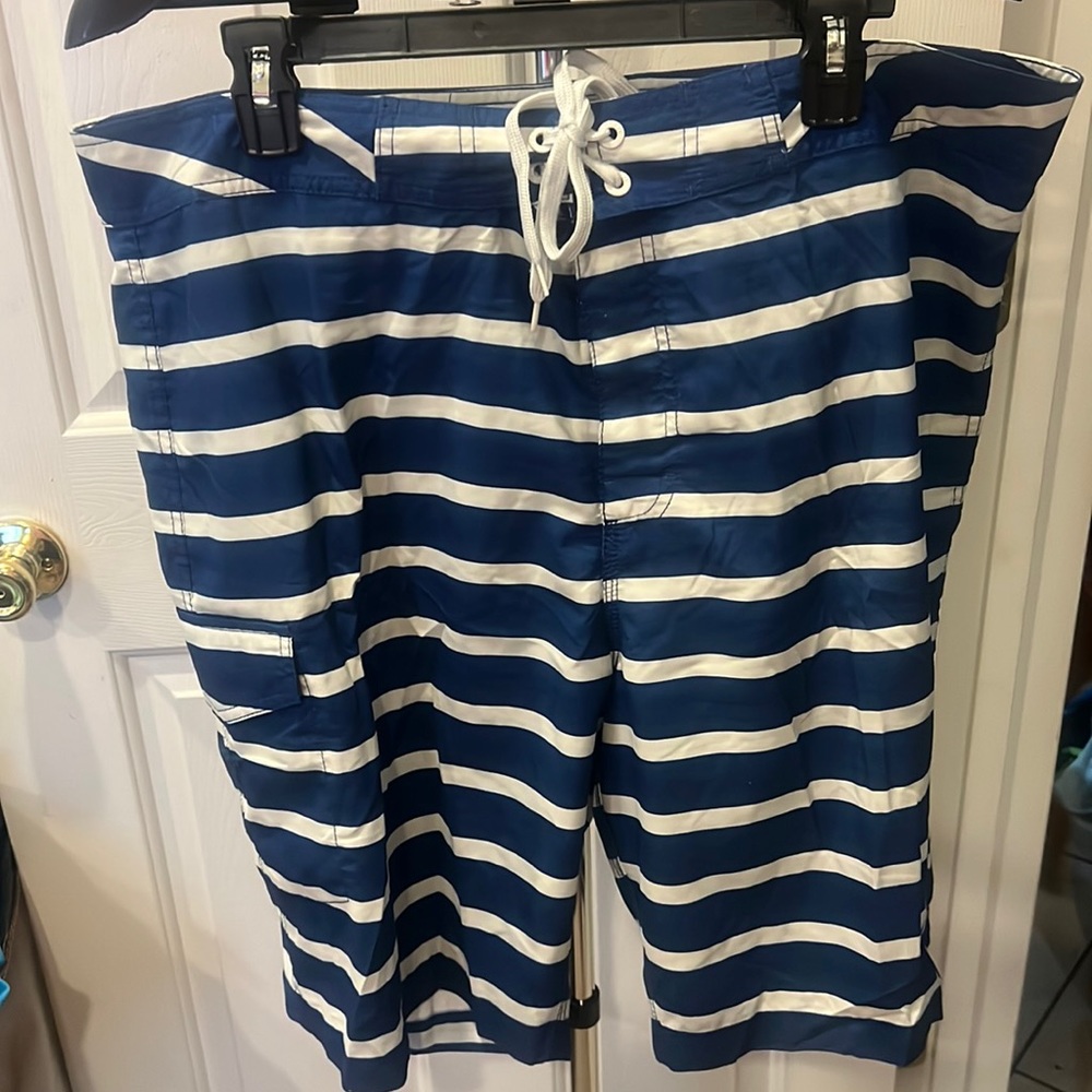 Old Navy Mens 10” Board Shorts at the knee.